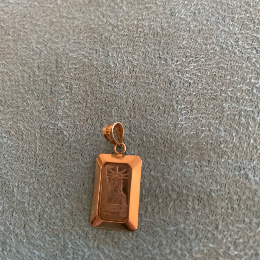 Statue of Liberty platinum ingot Pendant 14k solid gold.Estate piece.